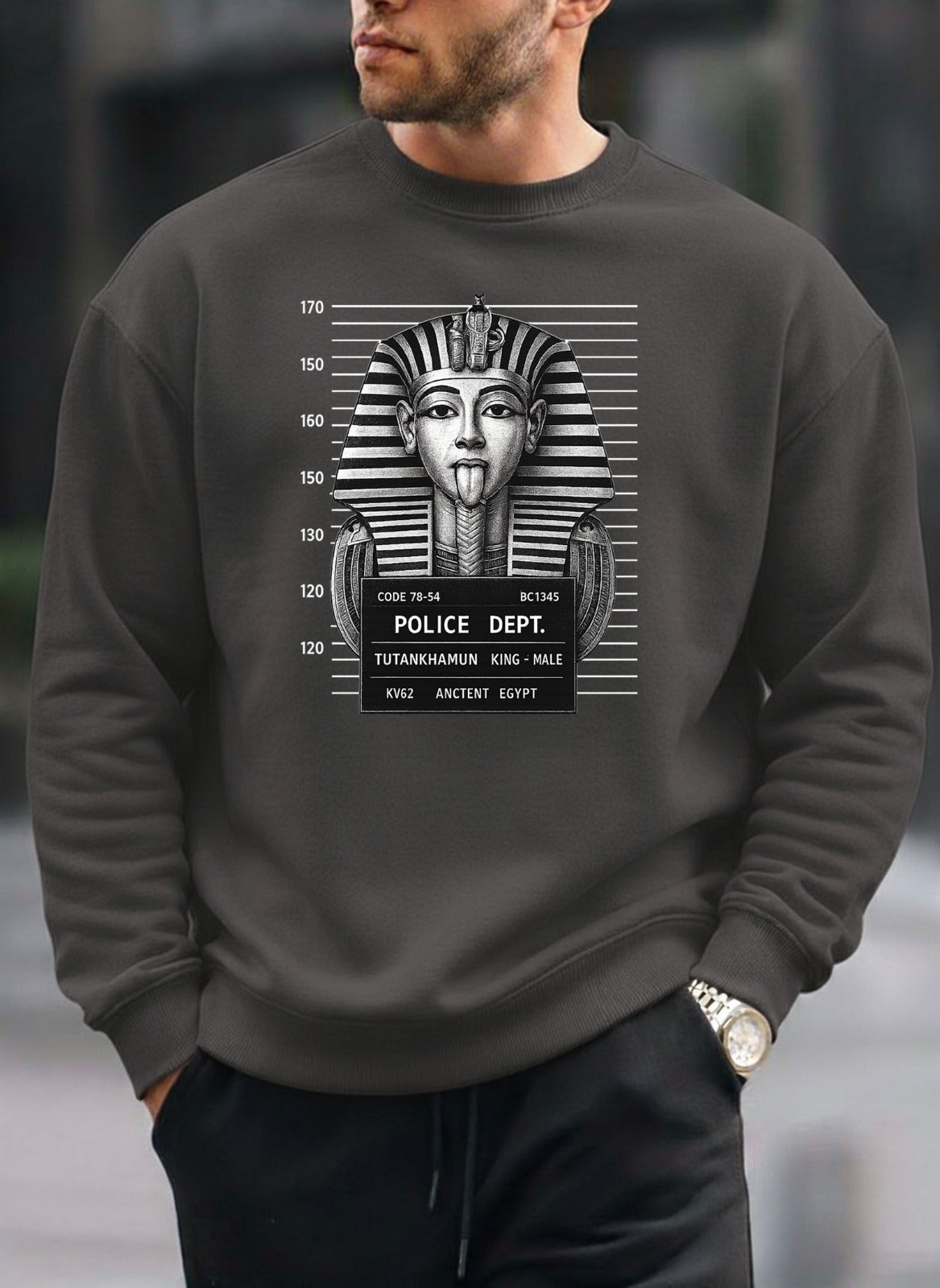 Pharaohs A cozy round-neck oversized sweatshirt