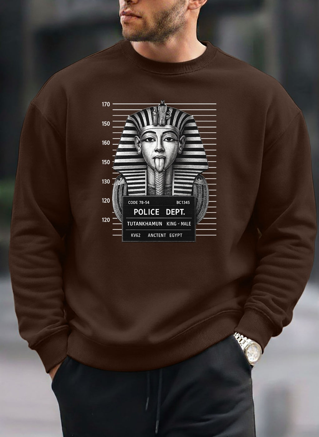 Pharaohs A cozy round-neck oversized sweatshirt