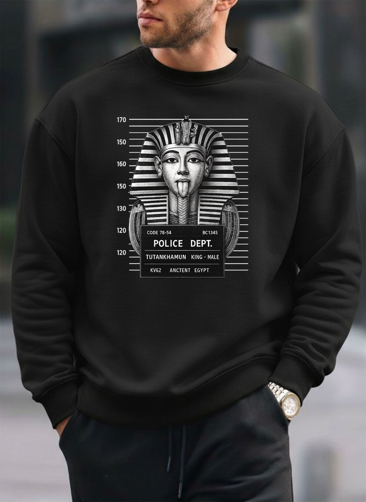 Pharaohs A cozy round-neck oversized sweatshirt