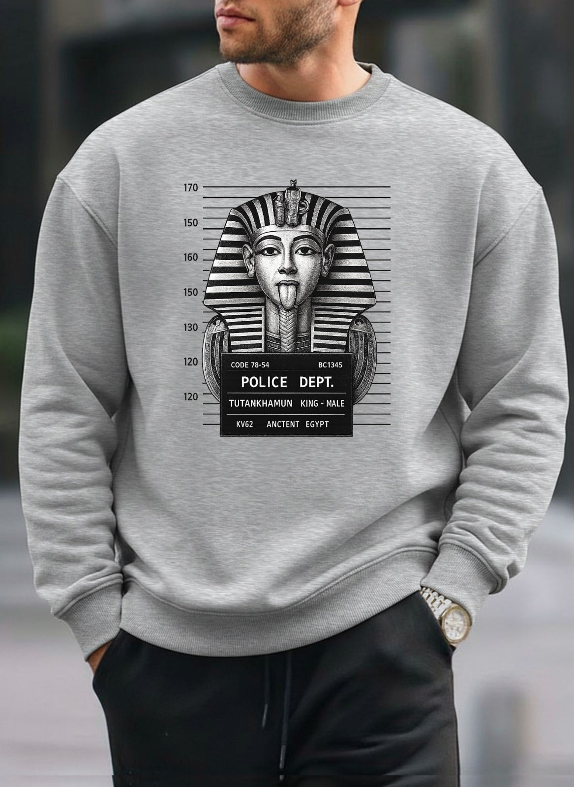 Pharaohs A cozy round-neck oversized sweatshirt