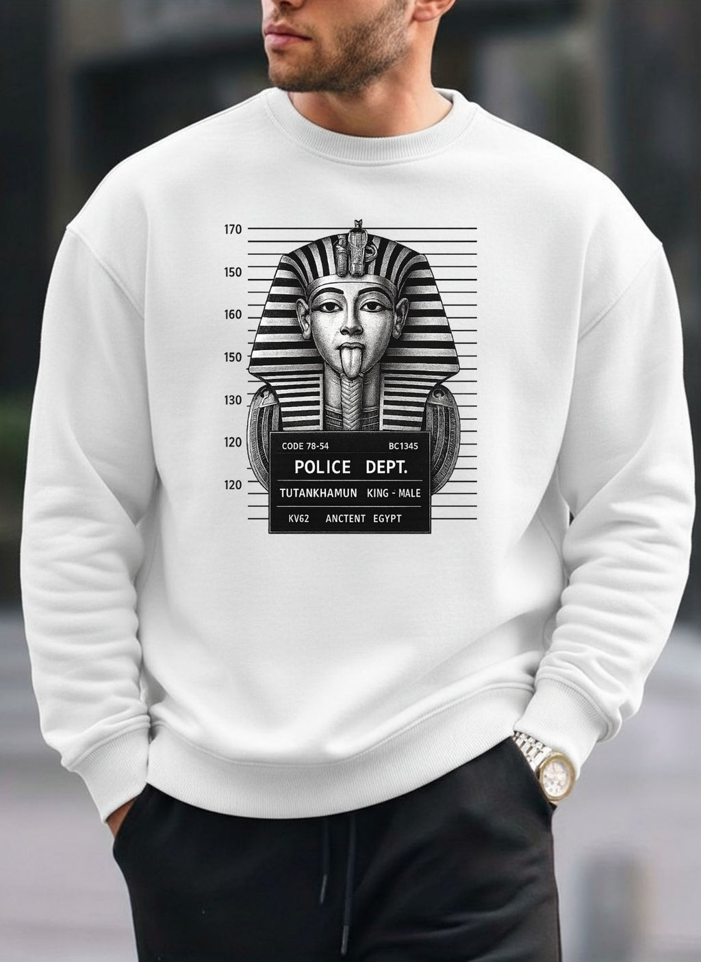 Pharaohs A cozy round-neck oversized sweatshirt