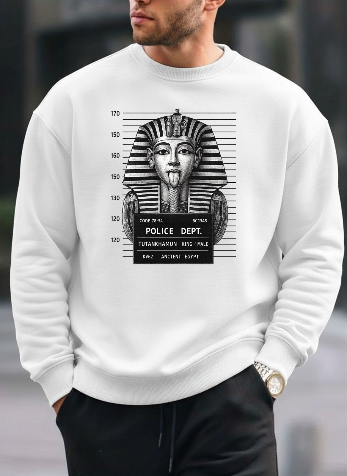 Pharaohs A cozy round-neck oversized sweatshirt
