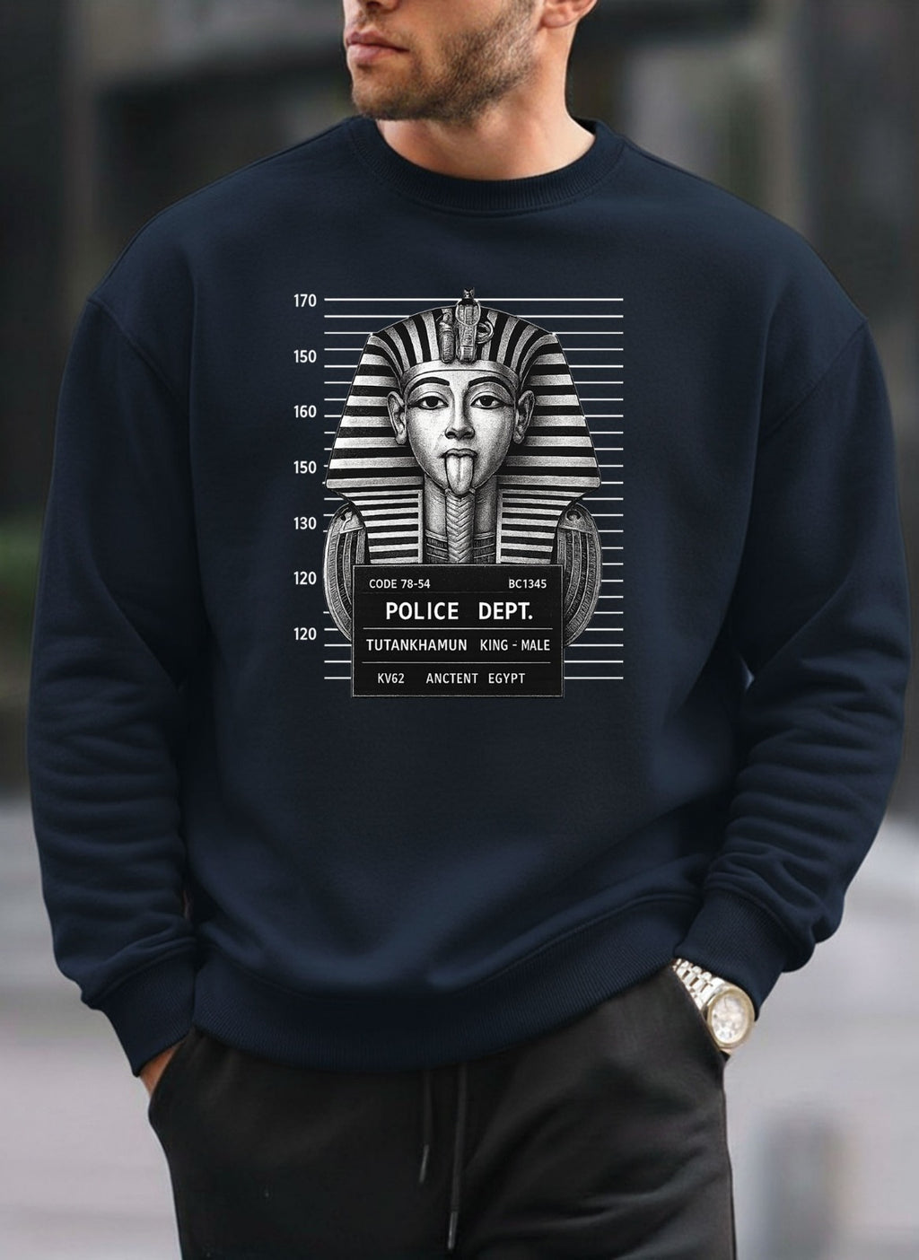 Pharaohs A cozy round-neck oversized sweatshirt